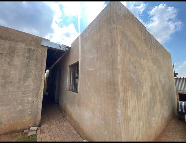 4 BEDROOM HOUSE FOR SALE IN SEBOKENG ZONE 3